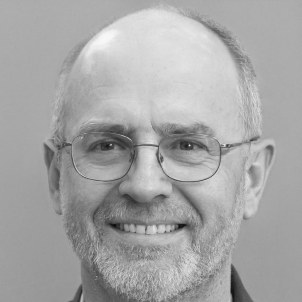 Marcus Chen, family financial communication specialist